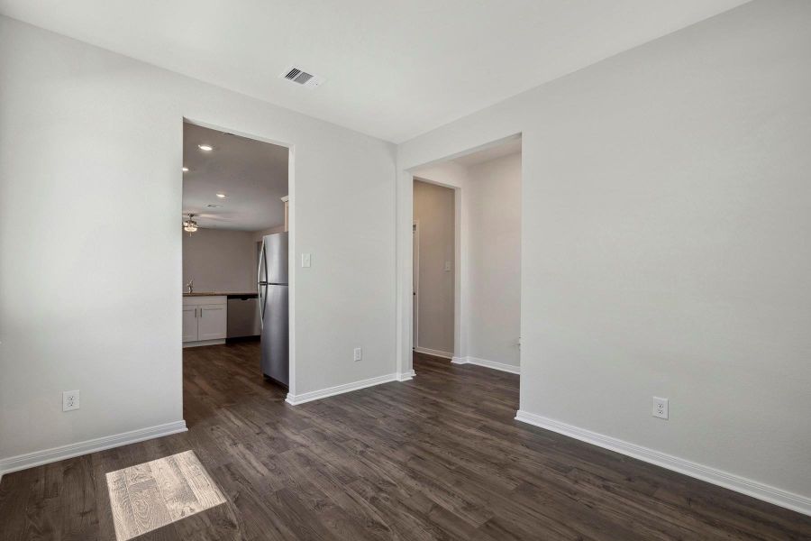 Spacious, unfurnished interior of a new home in Pinewood Trails, Cleveland (Image 12).