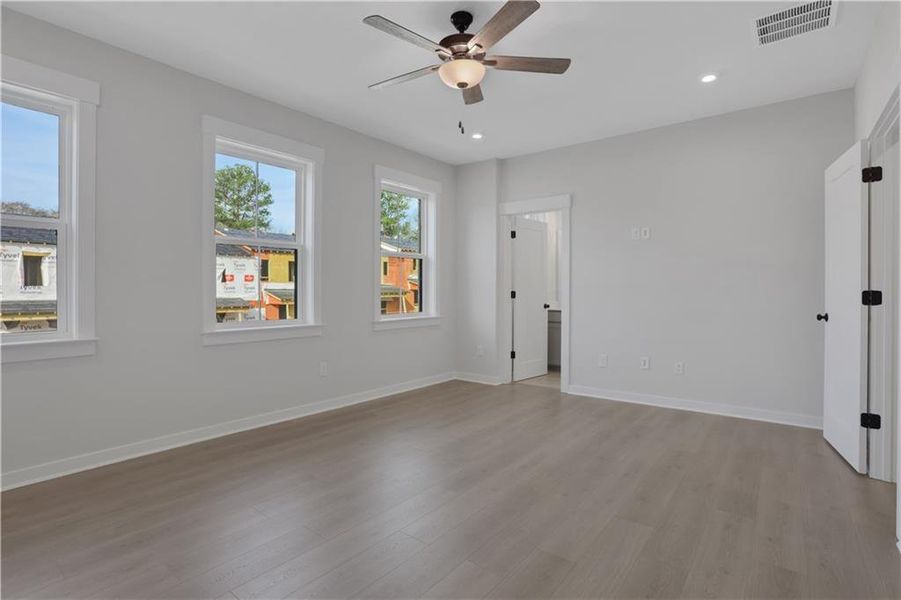 Spacious, unfurnished interior of a new home in , Roswell (Image 16).