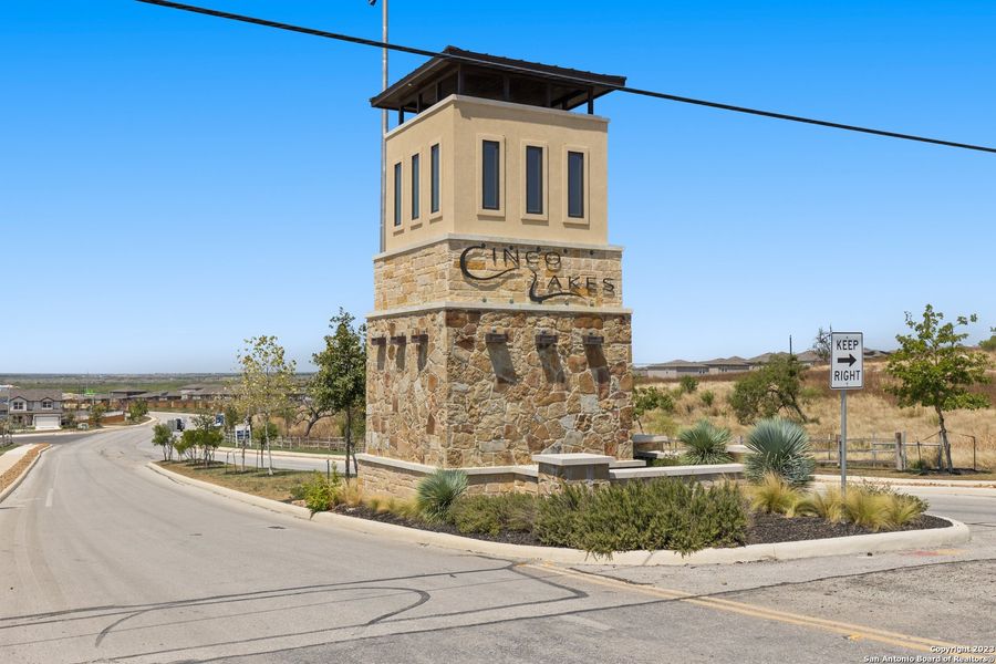 Image 28 of a home in Cinco Lakes.