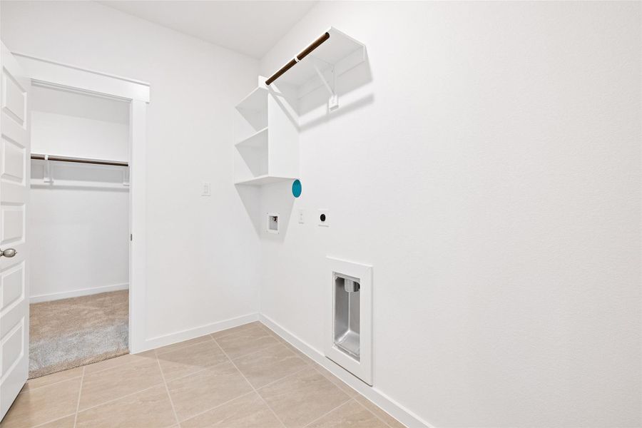 Spacious, unfurnished interior of a new home in Sunterra, Katy (Image 28).