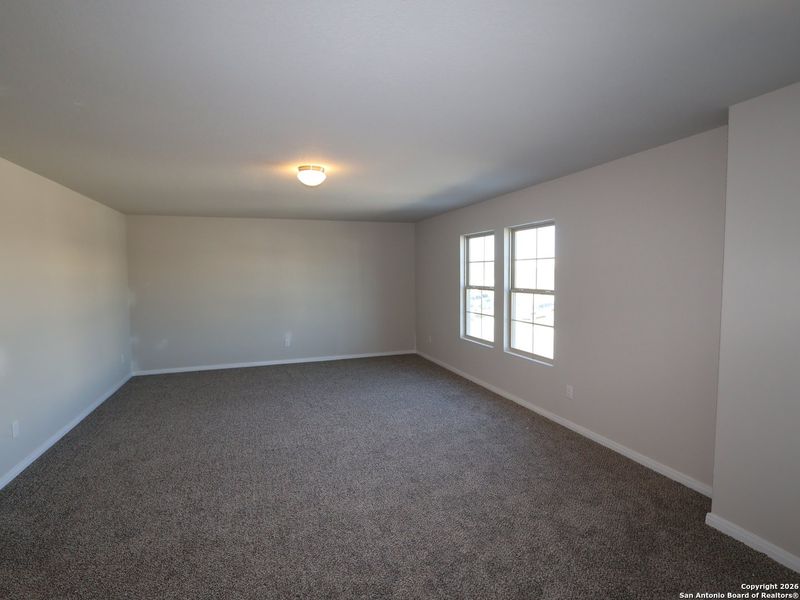 Spacious, unfurnished interior of a new home in Hunters Ranch, San Antonio (Image 22).