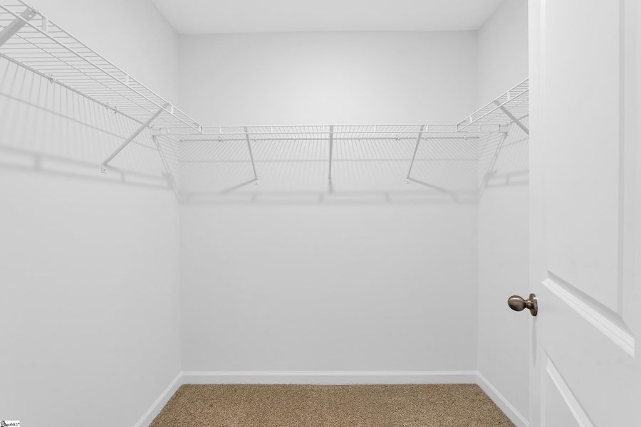 Spacious, unfurnished interior of a new home in Sedona, Greenville (Image 20).