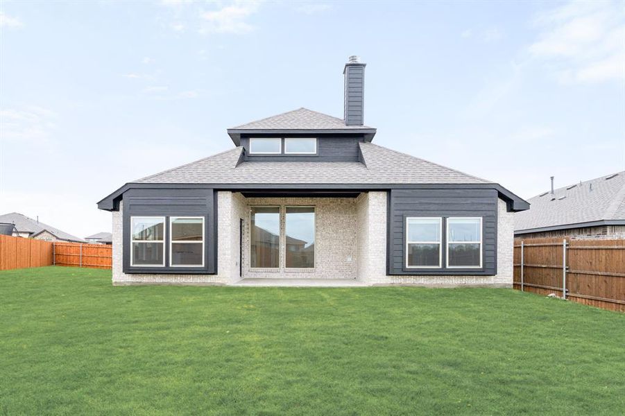 Exterior details and patio area of a home in Star Ranch, Godley (Image 22).