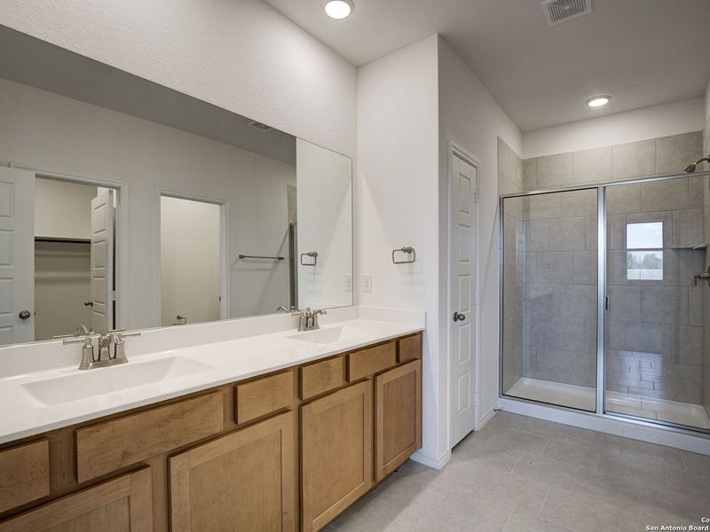 Furnished interior view inside a new home in Hannah Heights, Seguin (Image 9).