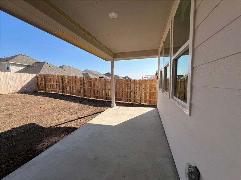 Exterior details and patio area of a home in Rolling Glen, Hutto (Image 8).