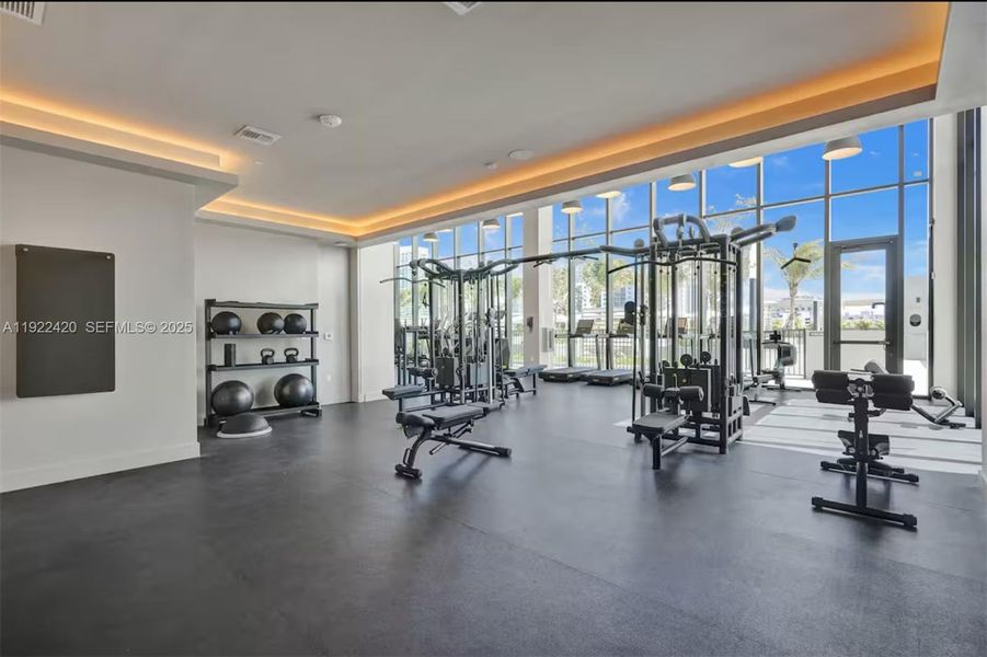 Community amenities in 72 Park, North Miami Beach (Image 25).