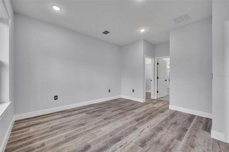 Spacious, unfurnished interior of a new home in , Kissimmee (Image 40).