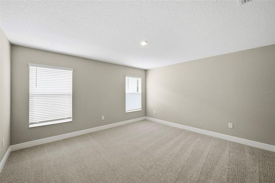 Spacious, unfurnished interior of a new home in , St. Petersburg (Image 28).