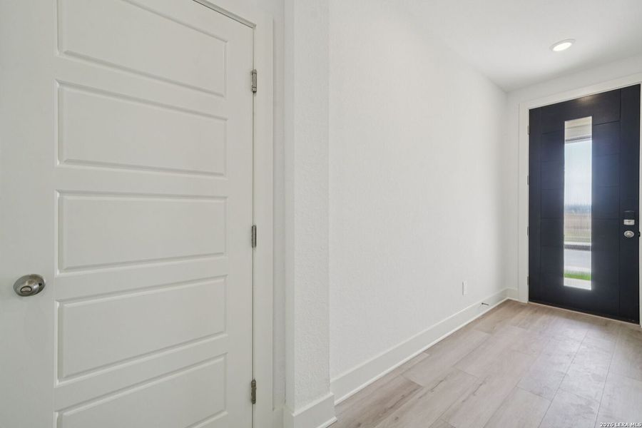 Spacious, unfurnished interior of a new home in Estancia Ranch - Premier Series, San Antonio (Image 24).