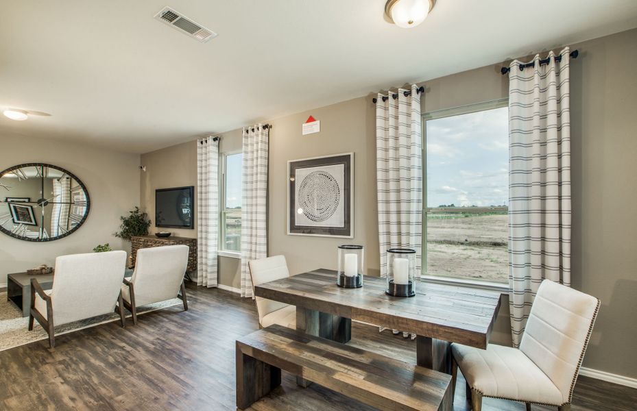 Dining Area Dining Area