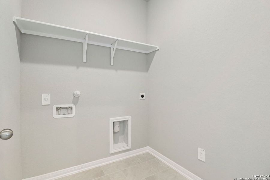 Spacious, unfurnished interior of a new home in Royal Crest, San Antonio (Image 35). Spacious, unfurnished interior of a new home in Royal Crest, San Antonio (Image 35).