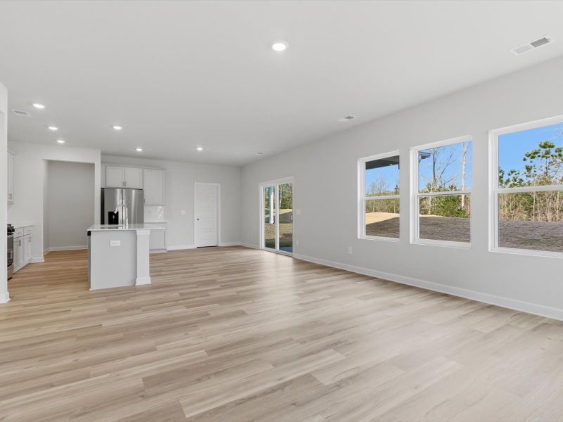 Spacious, unfurnished interior of a new home in Shiloh Valley, Piedmont (Image 13).