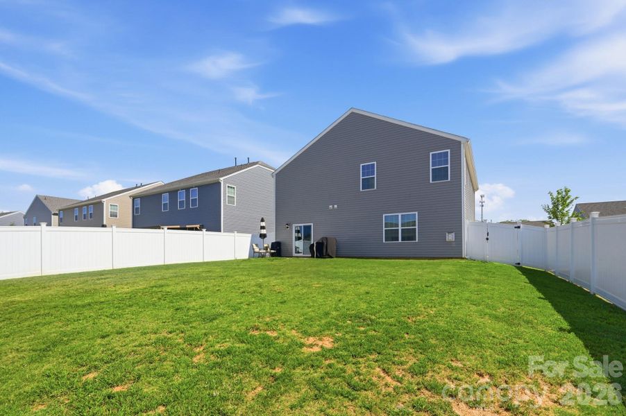Enjoy extra outdoor space thanks to the premium end-lot location. Enjoy extra outdoor space thanks to the premium end-lot location.