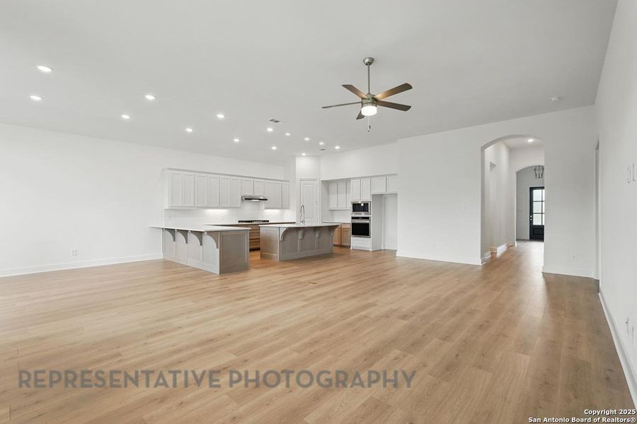 Spacious, unfurnished interior of a new home in Davis Ranch: 60ft. lots, San Antonio (Image 6). Spacious, unfurnished interior of a new home in Davis Ranch: 60ft. lots, San Antonio (Image 6).