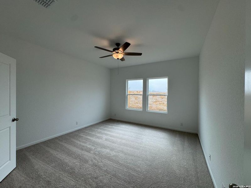 Spacious, unfurnished interior of a new home in Hennersby Hollow, San Antonio (Image 19).