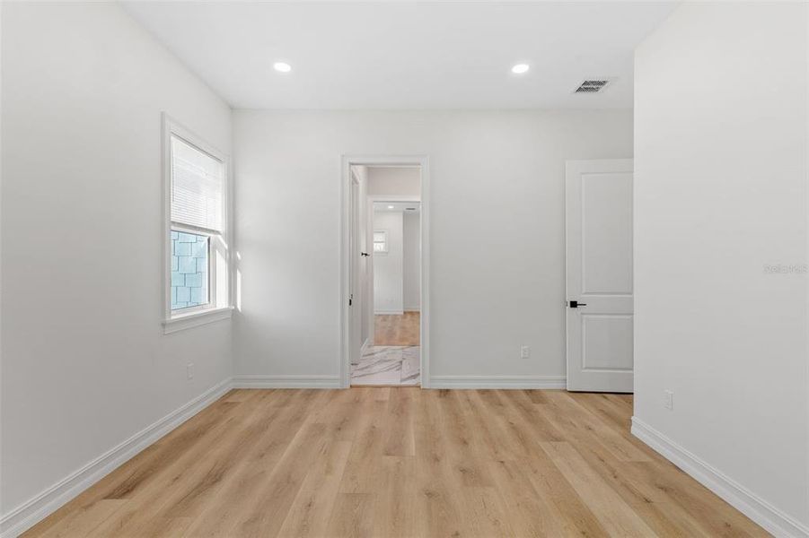 Spacious, unfurnished interior of a new home in , St. Petersburg (Image 33).