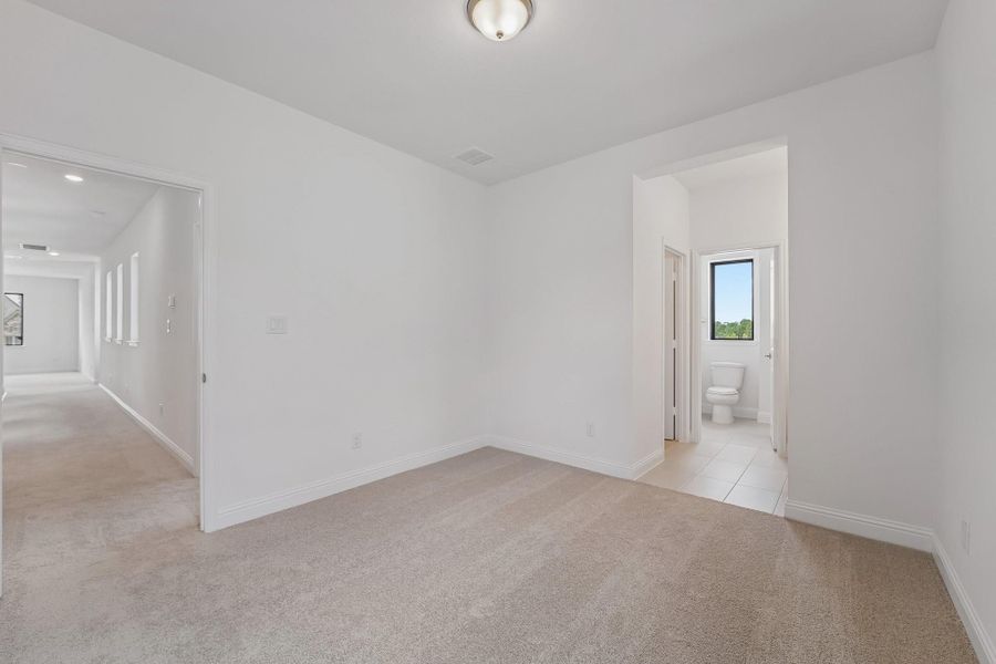 Spacious, unfurnished interior of a new home in Evergreen 70', Conroe (Image 35).