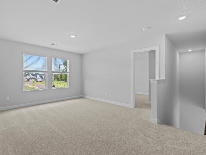 Spacious, unfurnished interior of a new home in Chatham Forest, Duncan (Image 15).