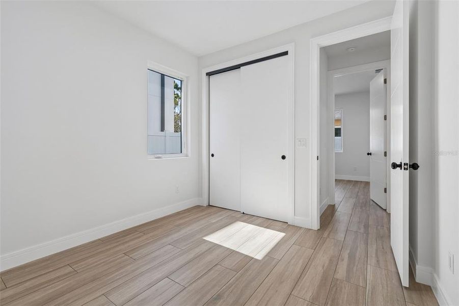 Spacious, unfurnished interior of a new home in , Tampa (Image 20).