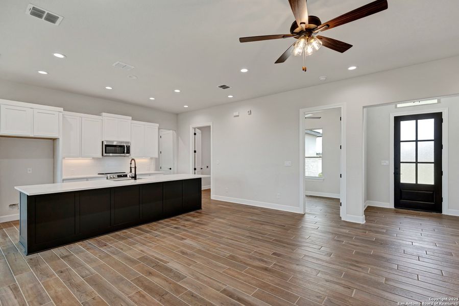 Furnished interior view inside a new home in , La Vernia (Image 15). Furnished interior view inside a new home in , La Vernia (Image 15).
