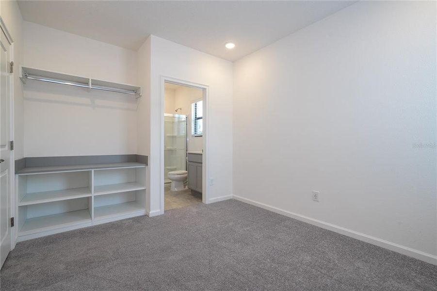 Spacious, unfurnished interior of a new home in , Orlando (Image 54).