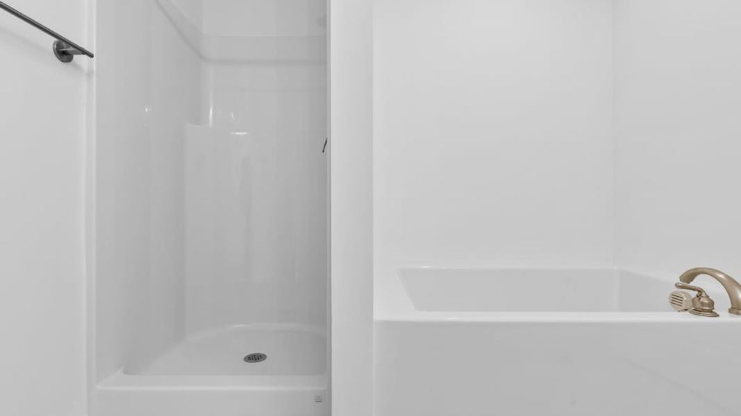 Representative interior finishes for a home built from the End Unit by D.R. Horton in Pearson Road Townhomes, Easley (Image 12).