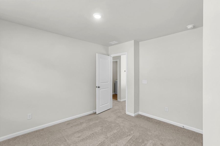 Spacious, unfurnished interior of a new home in Six Oaks, Summerville (Image 25).