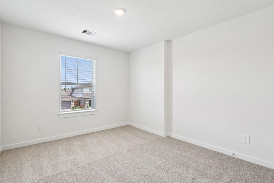 Spacious, unfurnished interior of a new home in Southwinds, Baytown (Image 33).