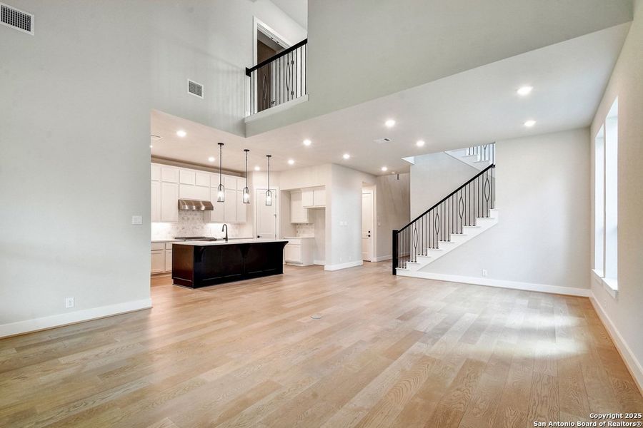 Spacious, unfurnished interior of a new home in Weston Oaks, San Antonio (Image 18).