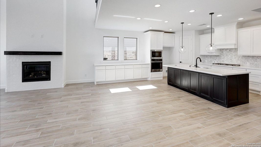 Spacious, unfurnished interior of a new home in Ranches At Creekside 55', Boerne (Image 12).