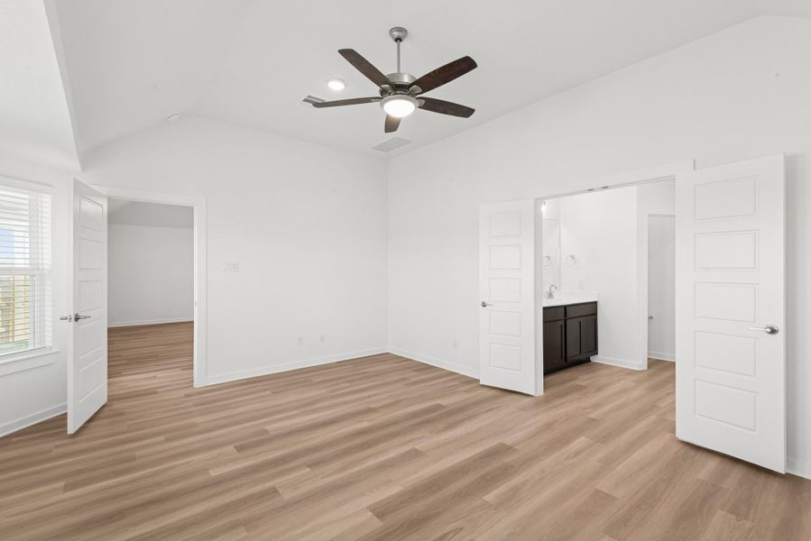 Spacious, unfurnished interior of a new home in Lago Mar, Santa Fe (Image 19). Spacious, unfurnished interior of a new home in Lago Mar, Santa Fe (Image 19).