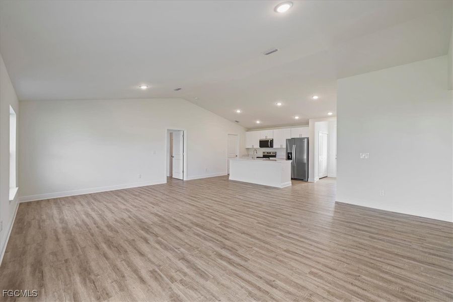 Spacious, unfurnished interior of a new home in Cape Coral, Cape Coral (Image 18).