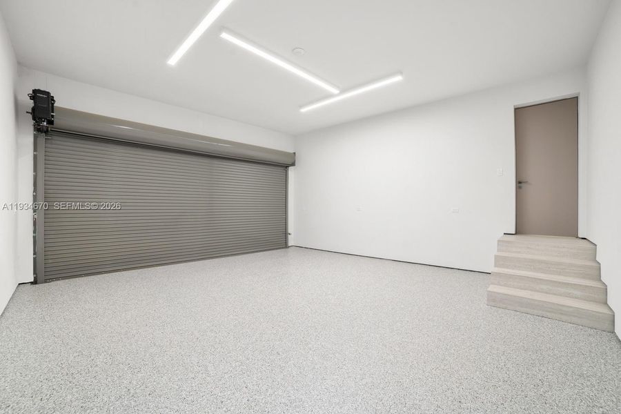 Spacious, unfurnished interior of a new home in , Fort Lauderdale (Image 27).