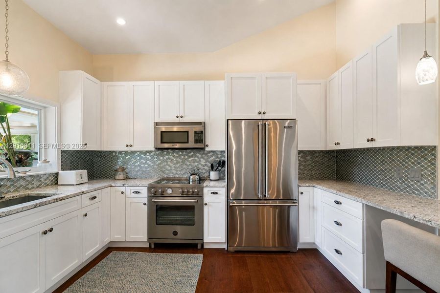 Furnished interior view inside a new home in , Tavernier (Image 11).