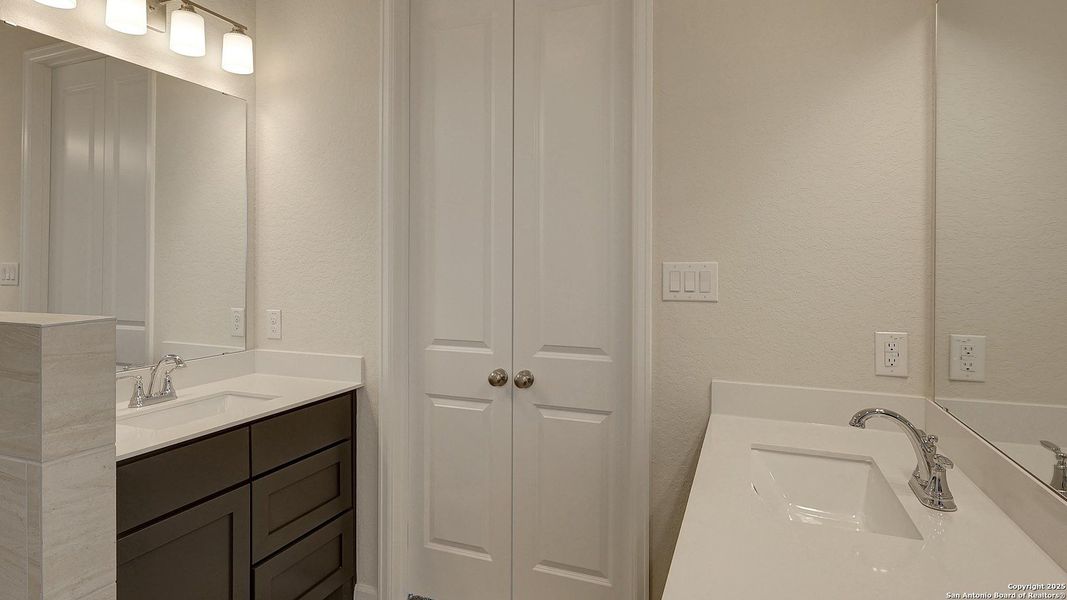 Image 24 of a home in Haby Hill 50'. Image 24 of a home in Haby Hill 50'.