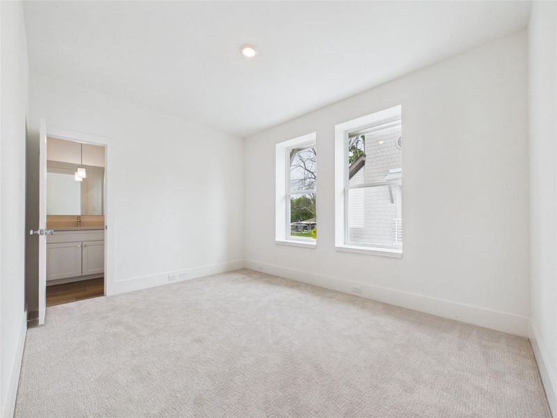 Spacious, unfurnished interior of a new home in , Houston (Image 23).