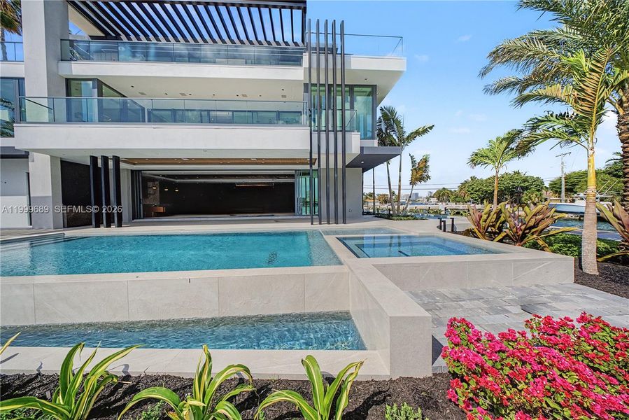 Condo located in Fort Lauderdale, FL showcasing its design and architecture (Image 6).