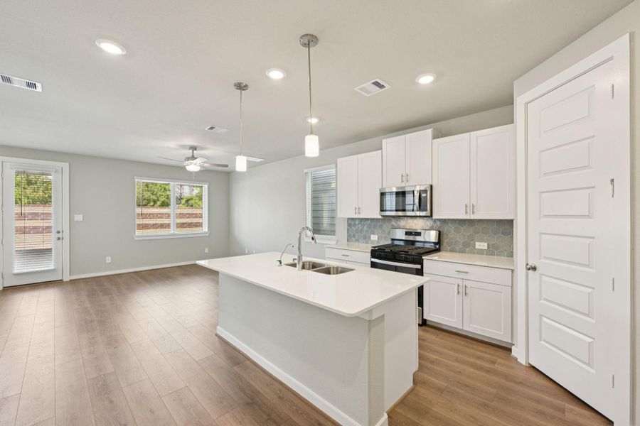 Photo is not of the actual home, but is an inspirational photo of builder’s model home and may depict options, furnishings, and/or decorator features that are not included Photo is not of the actual home, but is an inspirational photo of builder’s model home and may depict options, furnishings, and/or decorator features that are not included