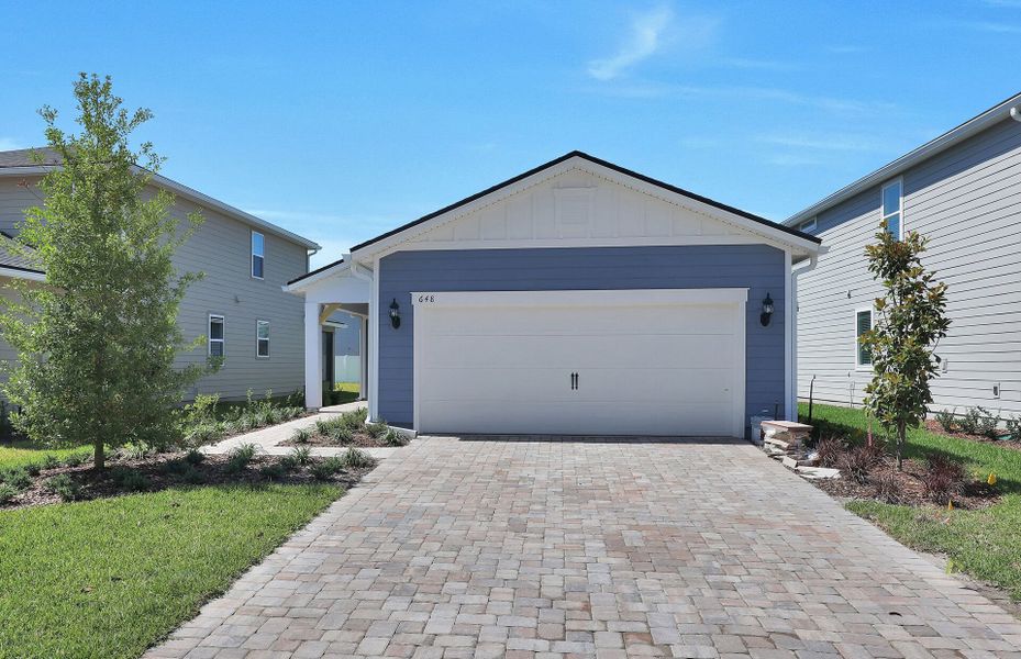 Front exterior of a home in the Murray Farms community, located in Middleburg, FL (Image 8).