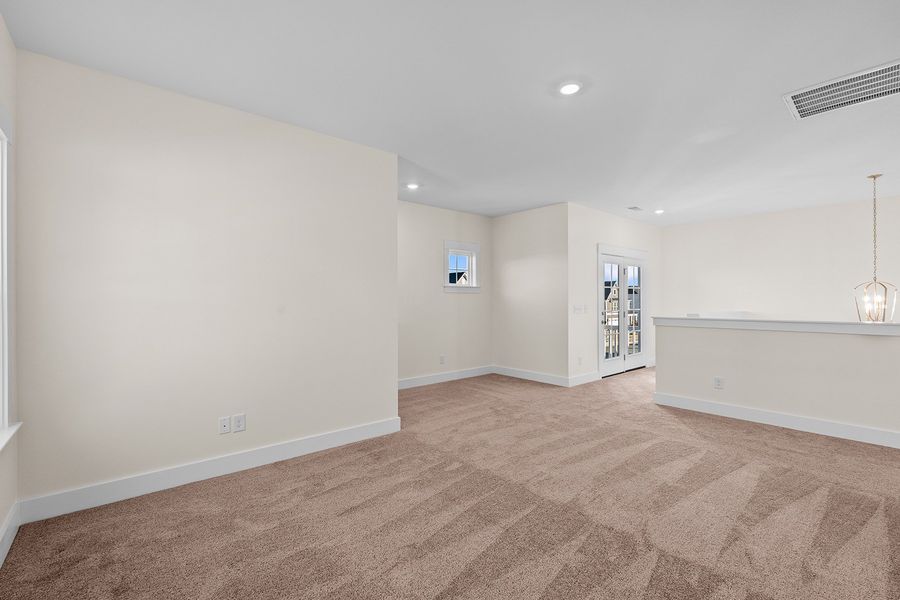 Spacious, unfurnished interior of a new home in Fieldstone, Lexington (Image 38).