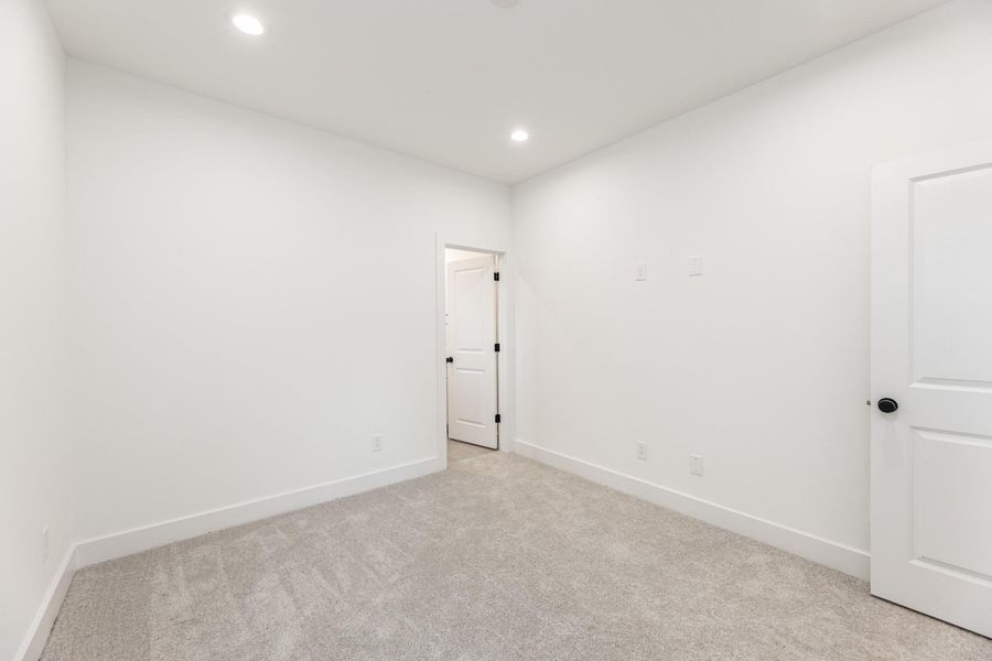 Spacious, unfurnished interior of a new home in , Houston (Image 36).