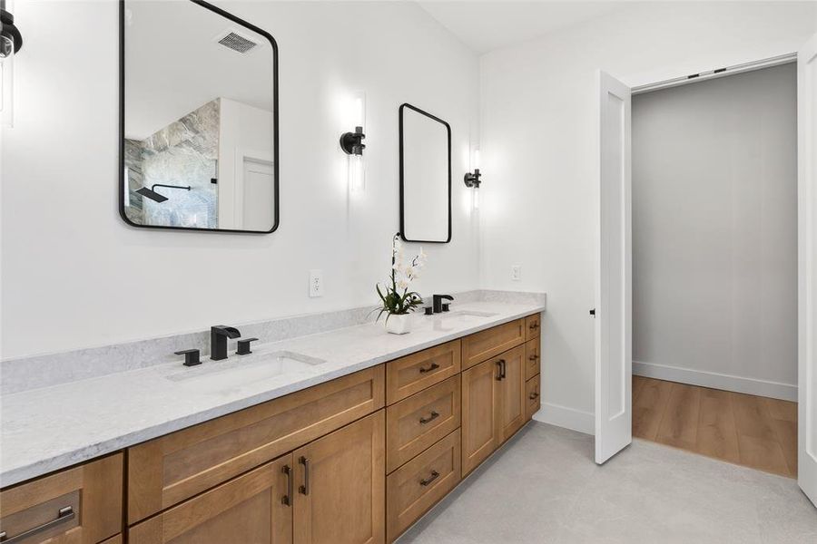 Furnished interior view inside a new home in , Dallas (Image 18). Furnished interior view inside a new home in , Dallas (Image 18).