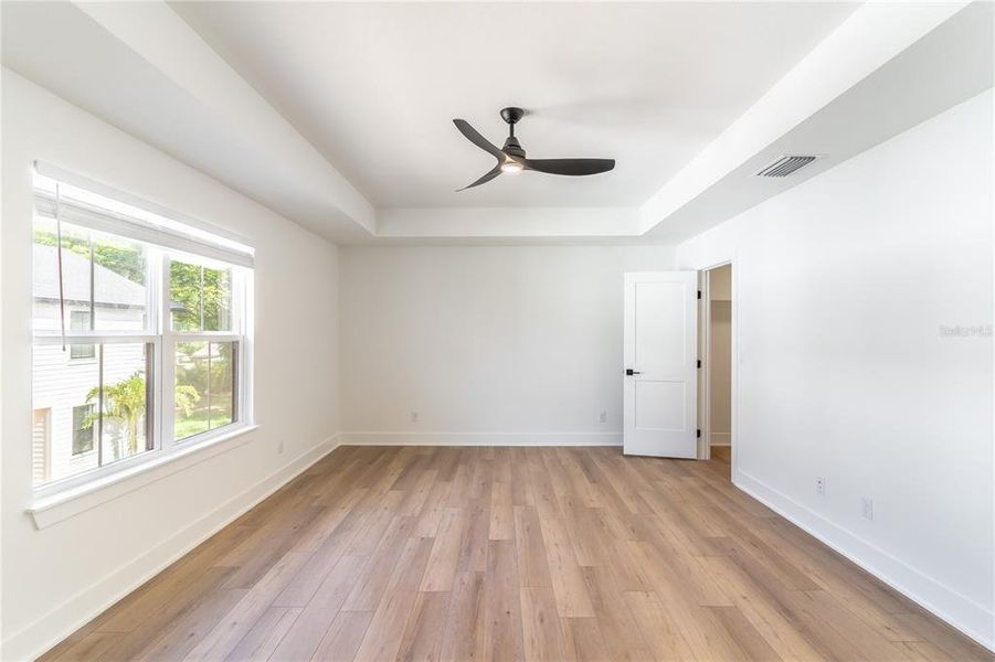 Spacious, unfurnished interior of a new home in , Orlando (Image 22).