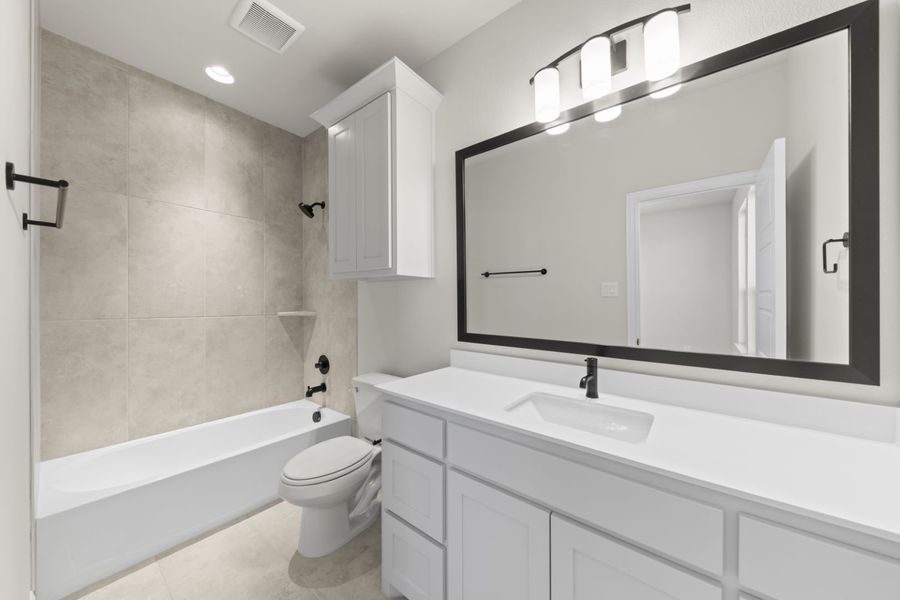 Representative furnished interior of a home built from the Cardiff by Windsor Homes in Nelson Lake Estates, Rockwall (Image 15).