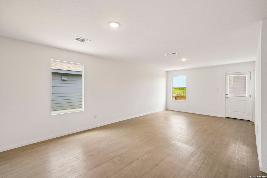 Spacious, unfurnished interior of a new home in , Marion (Image 10).
