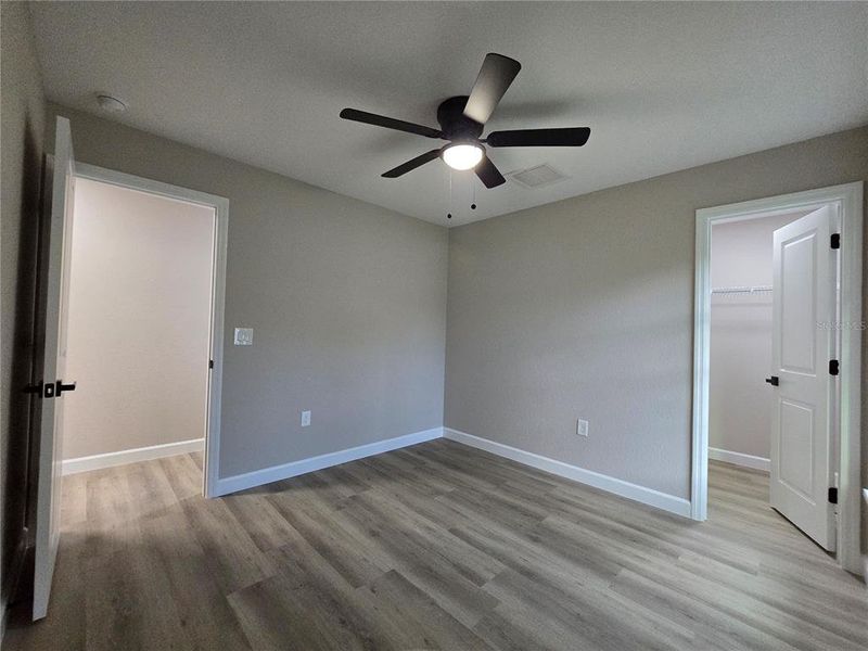 Spacious, unfurnished interior of a new home in , Ocala (Image 32).