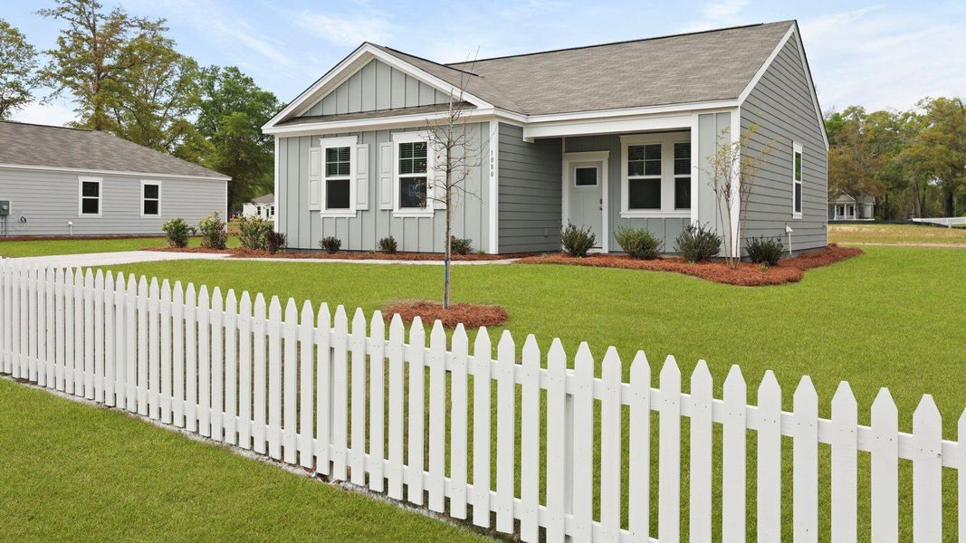 Exterior details and patio area of a home in North Shore, Summerton (Image 4).