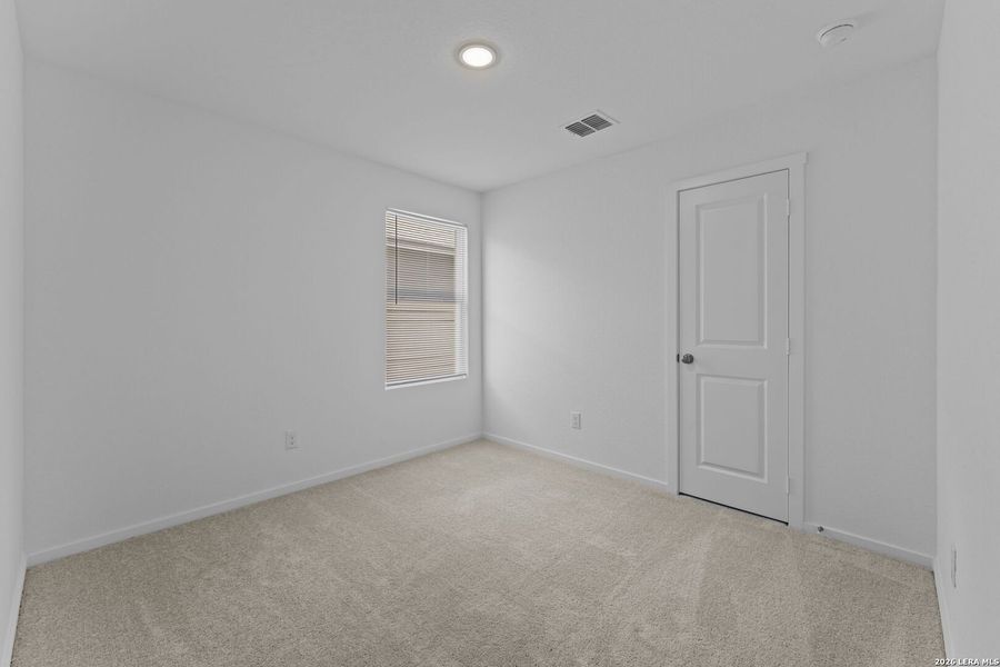 Spacious, unfurnished interior of a new home in Higdon Crossing, San Antonio (Image 20).