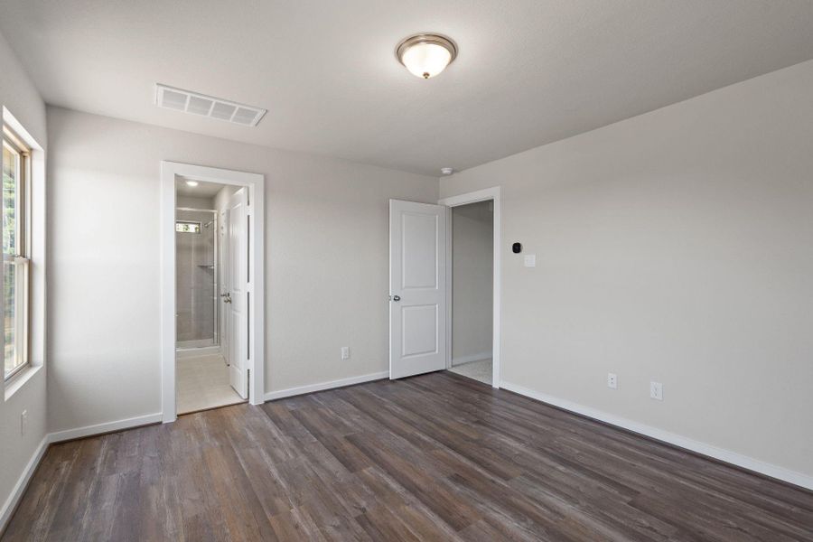 Spacious, unfurnished interior of a new home in Westridge Cove, Panorama Village (Image 17).