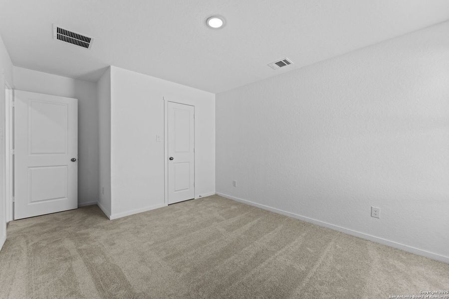 Spacious, unfurnished interior of a new home in Lodi Grove, Floresville (Image 20). Spacious, unfurnished interior of a new home in Lodi Grove, Floresville (Image 20).
